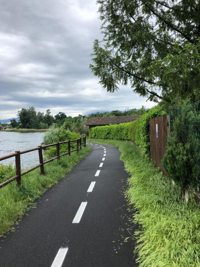 Casa Gaiani Villetta In Riva Al Lago Vista Mozzafiato Varano Borghi Exterior foto